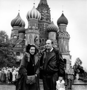 Andréi Nakov et Catherine Ferbos-Nakov sur la Place Rouge à Moscou